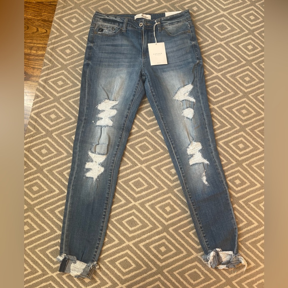 Mid Rise Super Skinny Distressed KanCan Jeans. Size 7/27. NWT